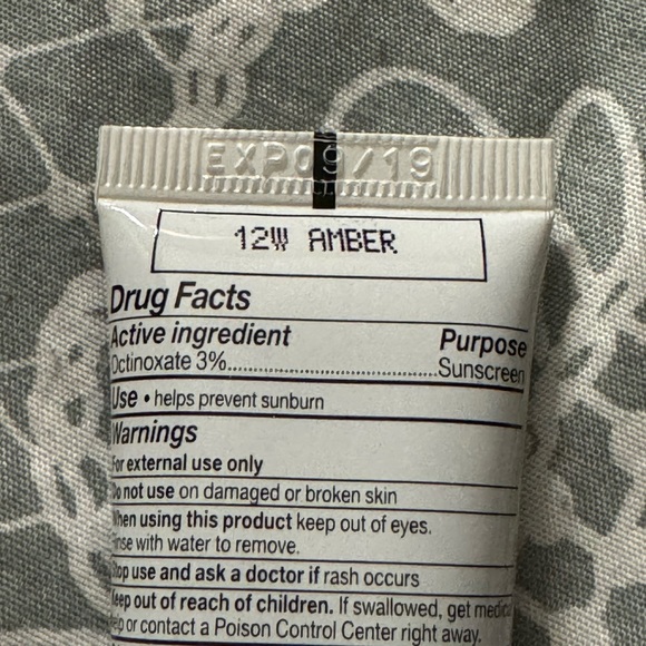 Lancôme - SKIN FEELS GOOD - 12W Amber - Picture 5 of 5